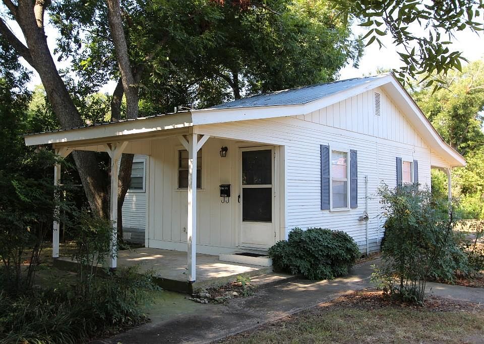 1st image of 1706 1/2 Pecan St