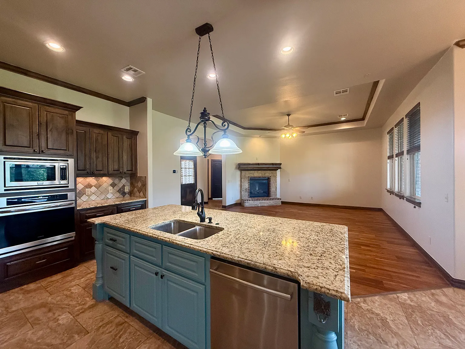 2114 Savona Ln — Photo 4