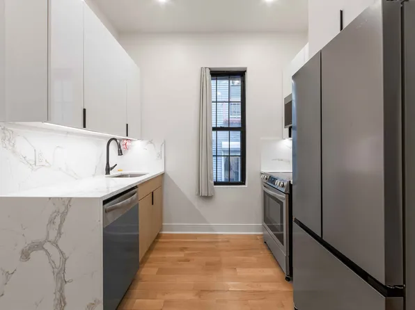 152 North 10th Street image 4 of 9