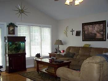 5th image of 168 Vanderbilt Dr
