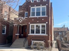 4121 S Albany Ave, Chicago, IL