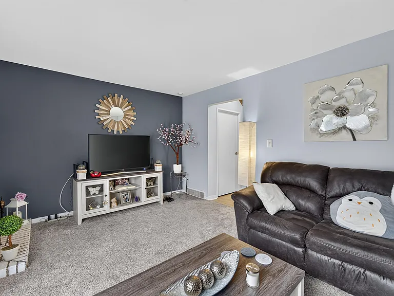 1421 W Edgerton Ave — Photo 11