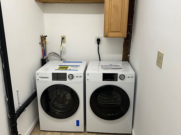 2nd image of 502 Main St #1