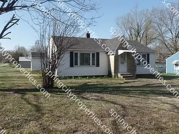 112 E Oak St, El Dorado Springs, MO 64744