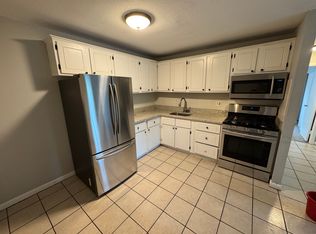 81 High St APT 9, Amesbury, MA 01913