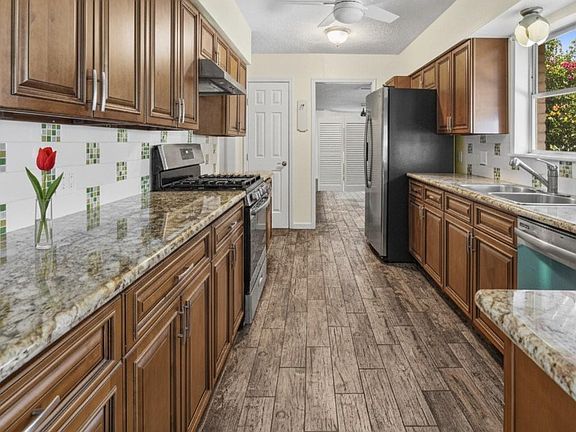 5th image of 3314 Blue Bonnet Blvd