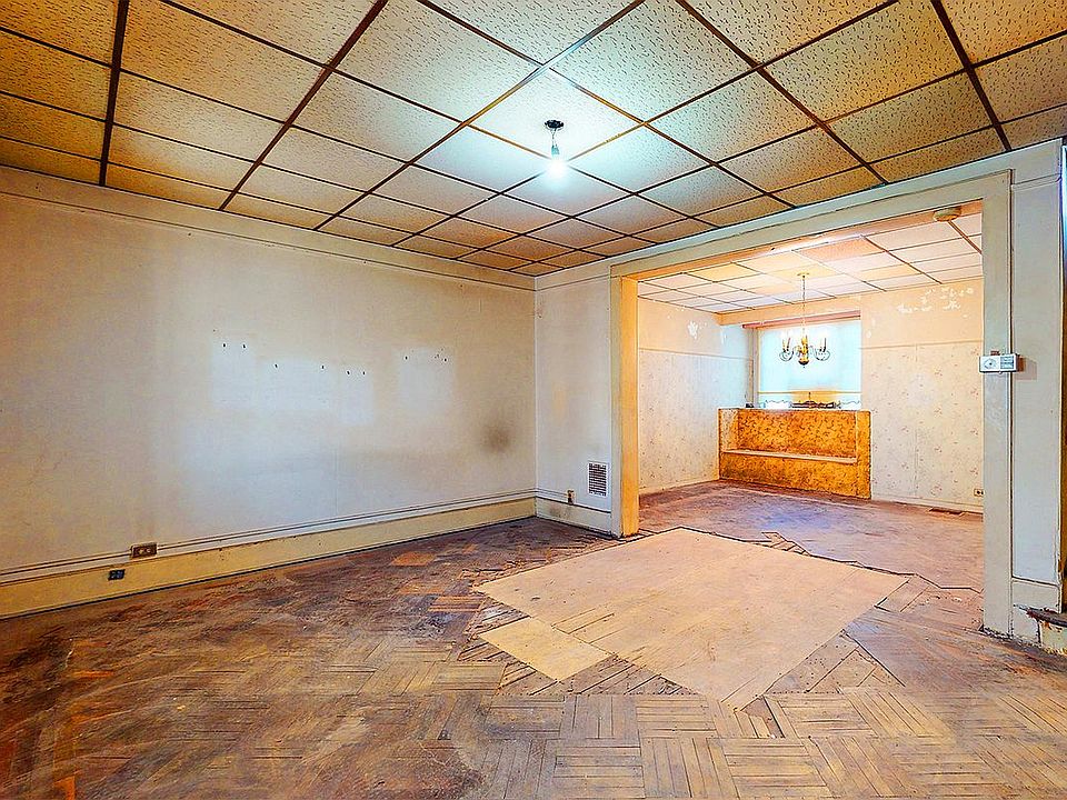2nd image of 102 Bay 25 St
