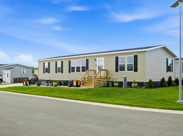 287 Rosebud Ct, Pt Huron, MI 48060