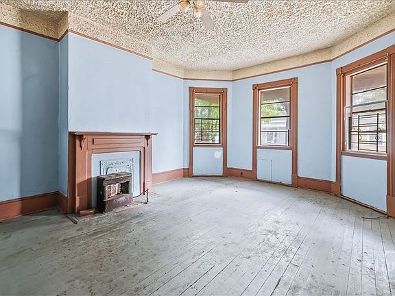 4th image of 108 W 32nd Street