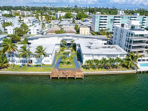3rd image of 1940 Bay Dr Unit 2-1940BAY-