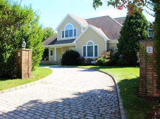 2 Grace Ct, Water Mill, NY 11976