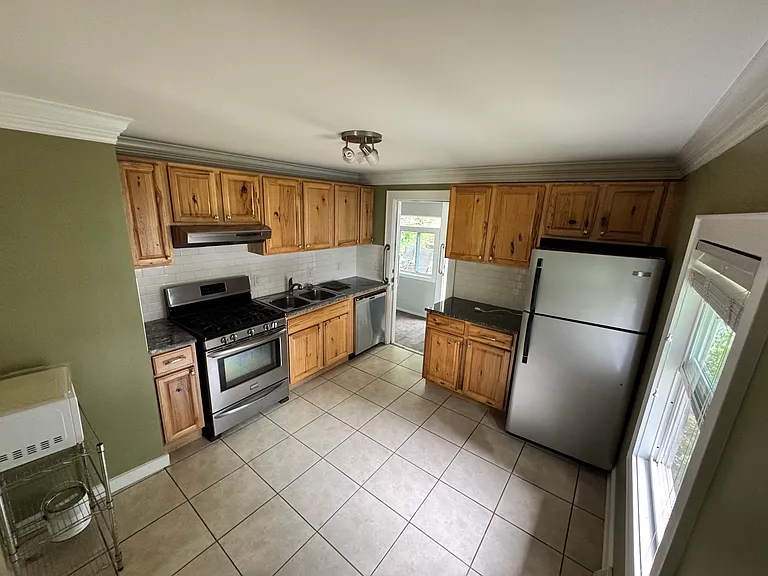 102 Middlemont Ave — Photo 5
