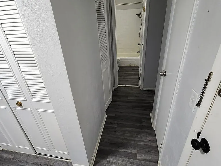 880 Parkview Avenue Battle Creek, MI — Photo 3