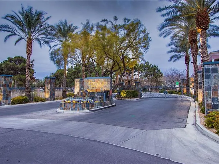 9116 Vista Greens Way — Photo 3