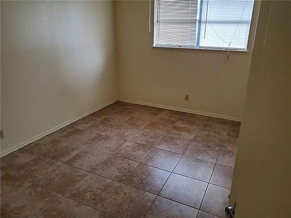 4th image of 3430 Charlotte Dr