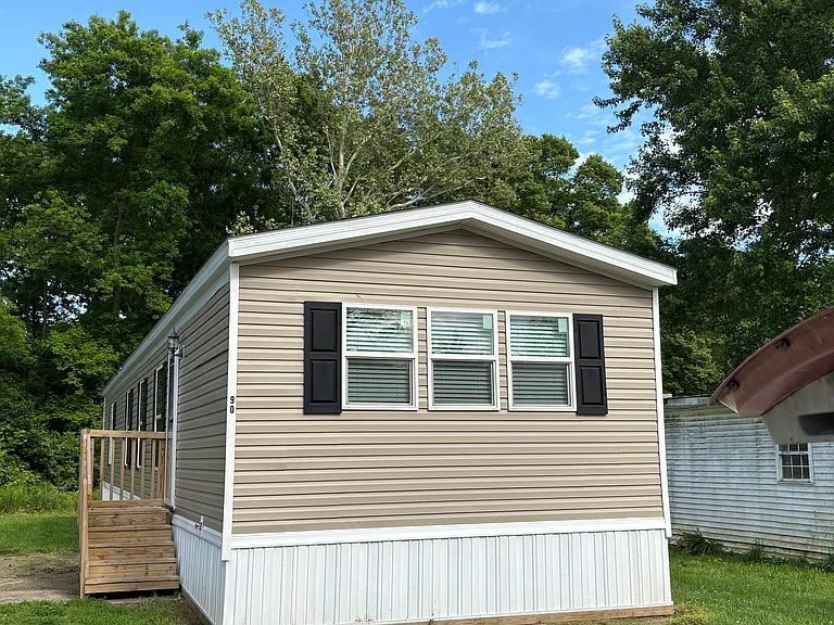 690 Rose Blvd — Photo 1
