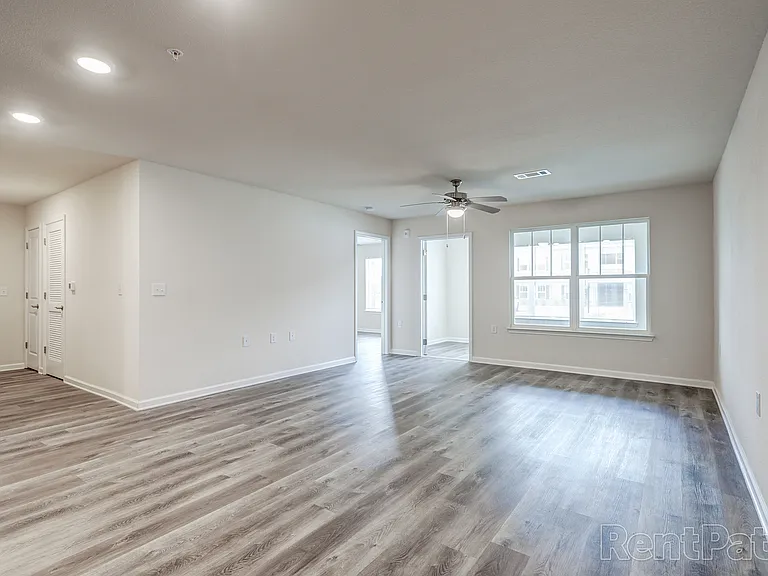 Foxhill Ridge Apartments — Photo 19