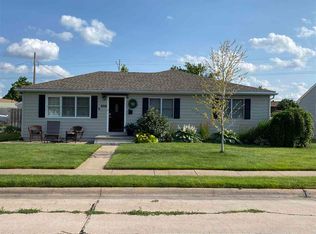 906 W F St, North Platte, NE 69101