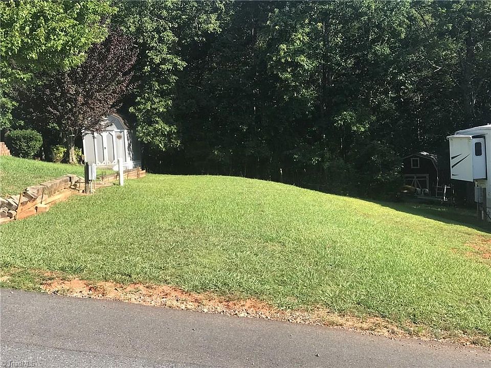 1st image of 217 Cardinal Dr