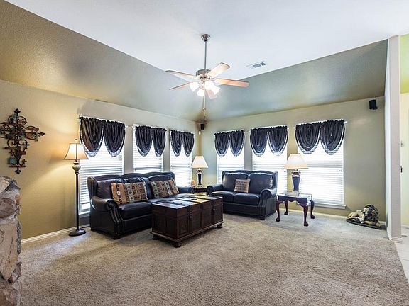 4th image of 2424 Foxwood Ln