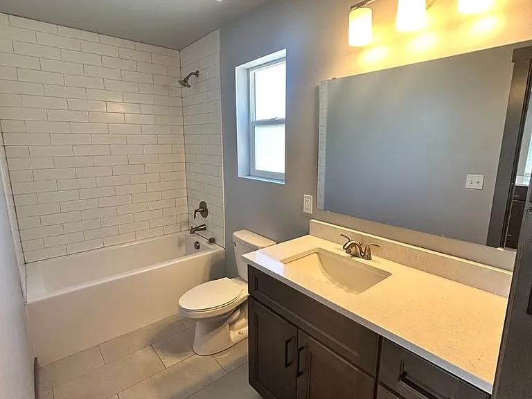 2106 S Vista Ave — Photo 9
