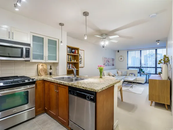 1 Renaissance Sq #1102, New Westminster, BC V3M 0B6