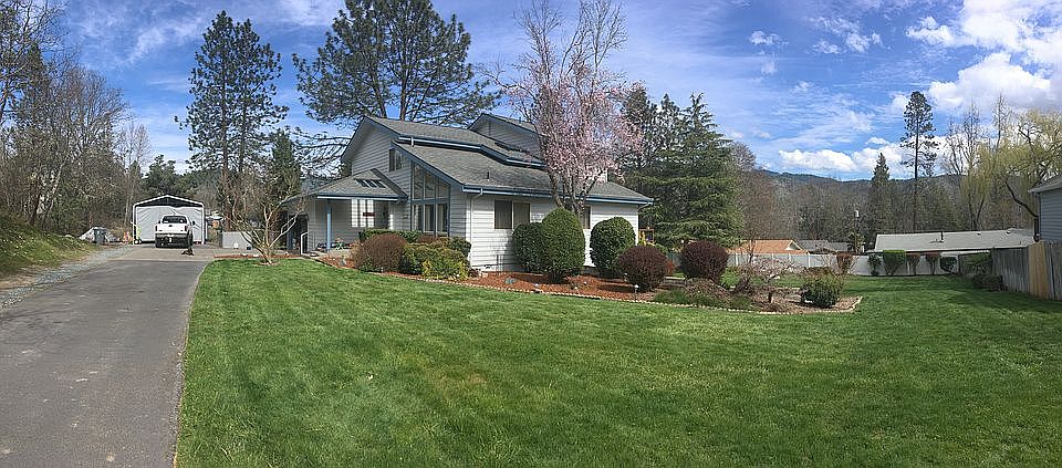 2nd image of 440 NW Pleasant View Dr