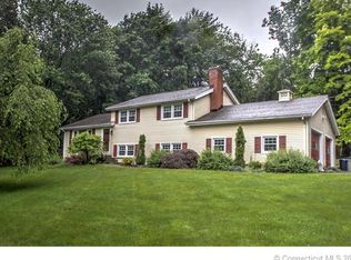 4 Roseview Ln, Woodbridge, CT 06525