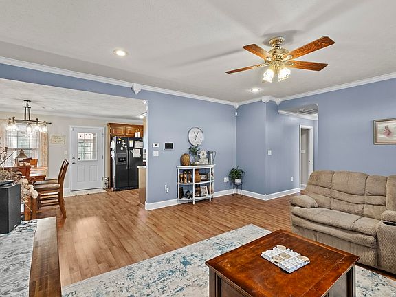 4th image of 61 Rebecca Ln