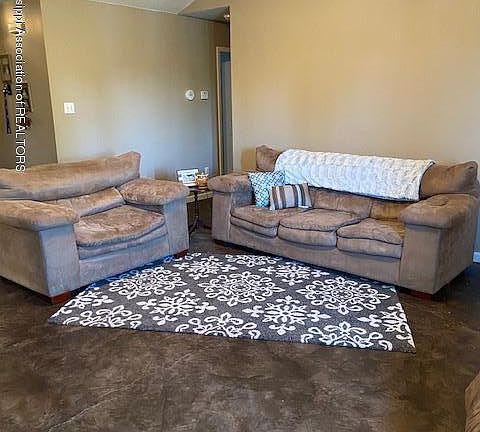 4th image of 10827 Oak Leaf Dr