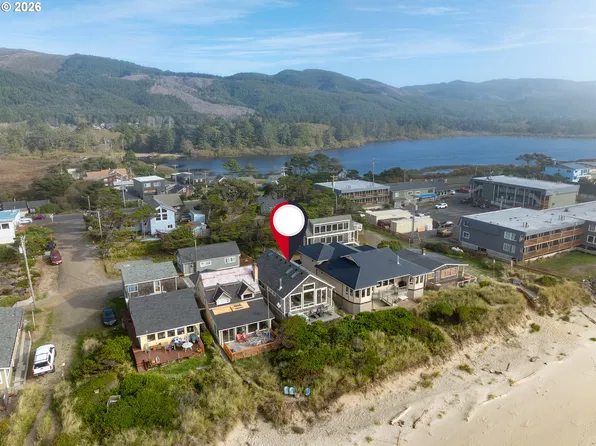 1227 N Pacific Ln, Rockaway Beach, OR 97136