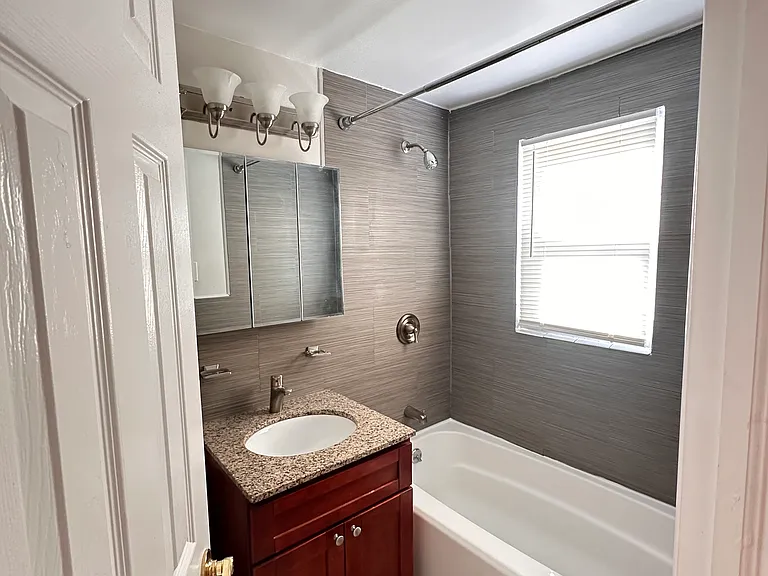 18 Byron Pl #2 — Photo 10