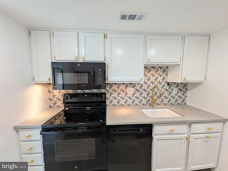 34 Hermitage Dr #34 — Photo 13