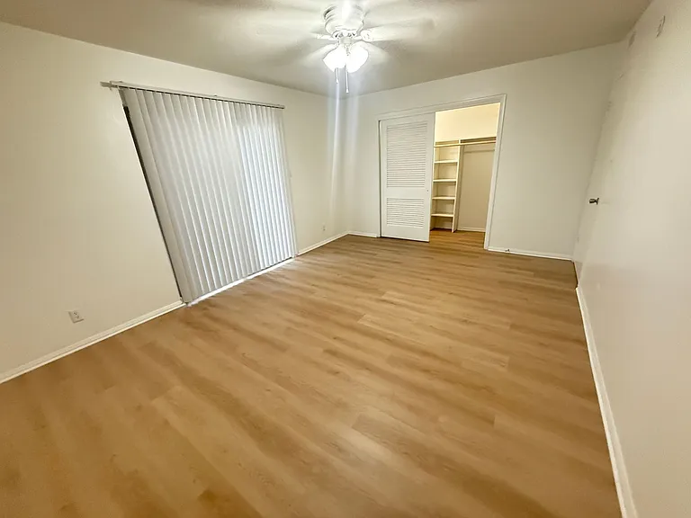 Lorrain Apartments — Photo 14