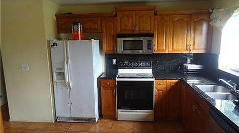 4th image of 2067 SE Parkwood Cir