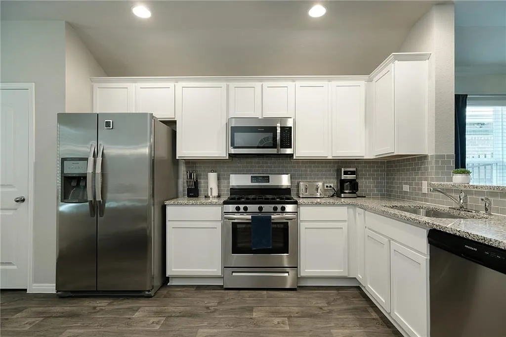 3 bed, 2.0 bath, 1413 sqft, $1,950 — Photo 4