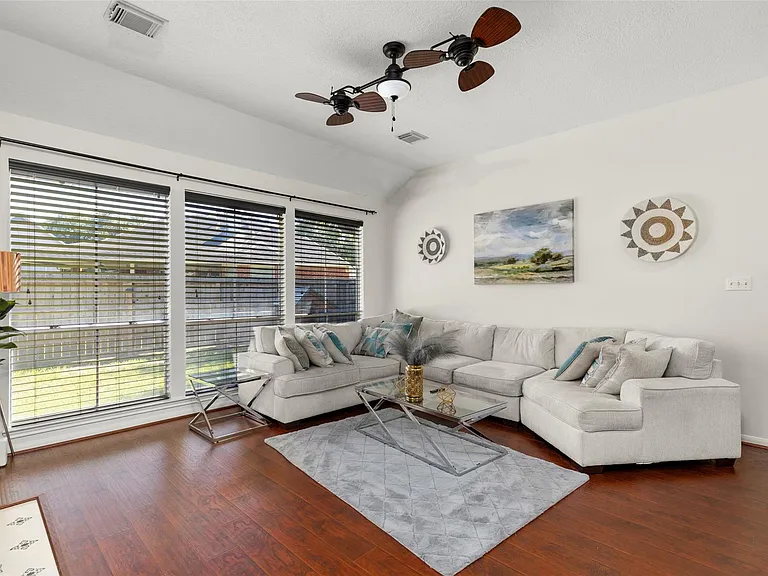 723 Avery Dr — Photo 10