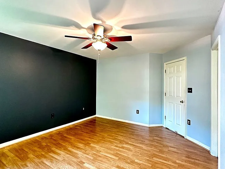 8 Scarborough Ct — Photo 11