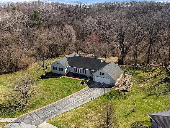 5th image of 9481 Sullivan Ln