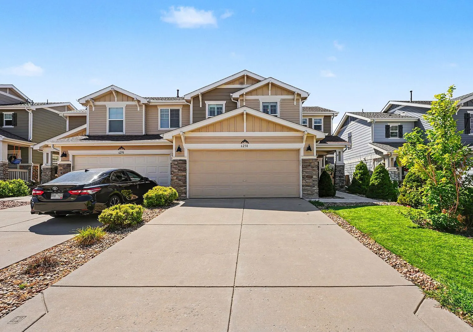 Charming 3BR/2.5BA Two-Story Home in Castle Rock | 2-Car Garage — Photo 2