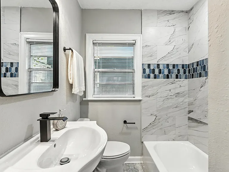 2039 Dellwood Ave — Photo 8