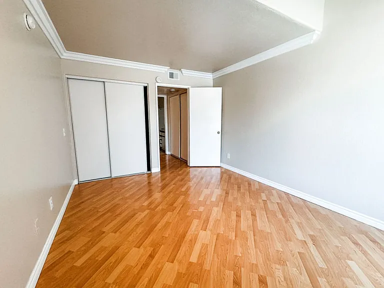 Alcantara Home Apts — Photo 57