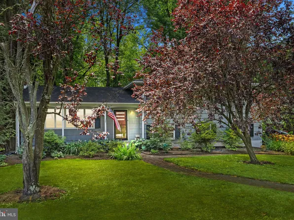 25 Morningside Dr, Yardley, PA 19067