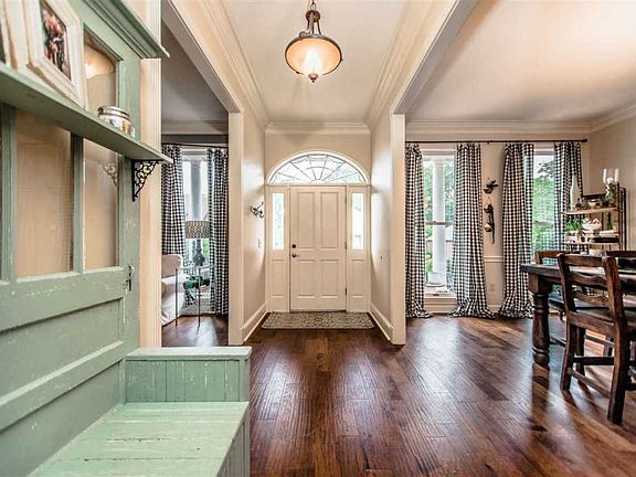 5th image of 127 Woodlands Green Dr