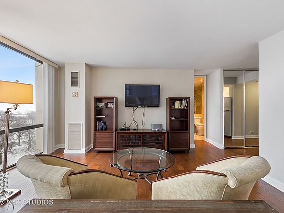 4th image of 345 W Fullerton Pkwy APT 1104