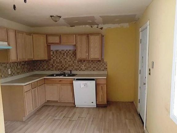 4th image of 2519 Arthur Ave