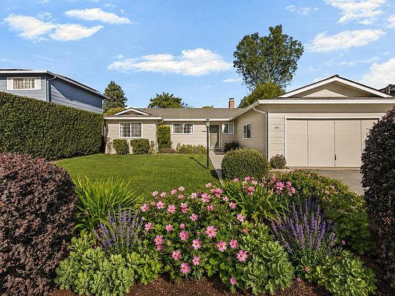 3rd image of 391 Danube Dr