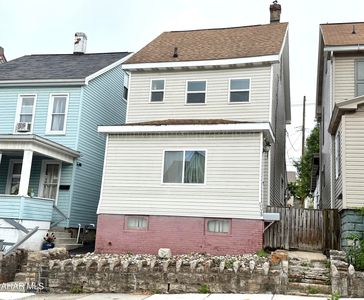 1528 Bell Ave, Altoona, PA, 16602