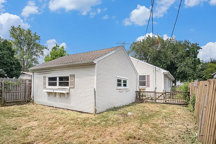 130 Plymouth Ave NE — Photo 2