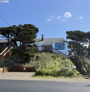 602 N Pacific St, Rockaway Beach, OR, 97136